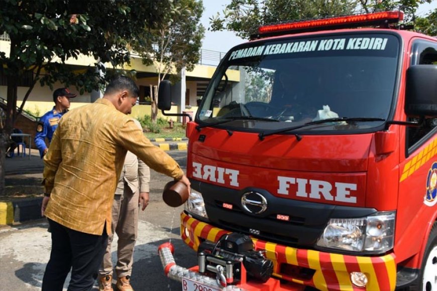 Wali Kota Kediri Melaunching Kendaraan Baru Damkar Kota Kediri