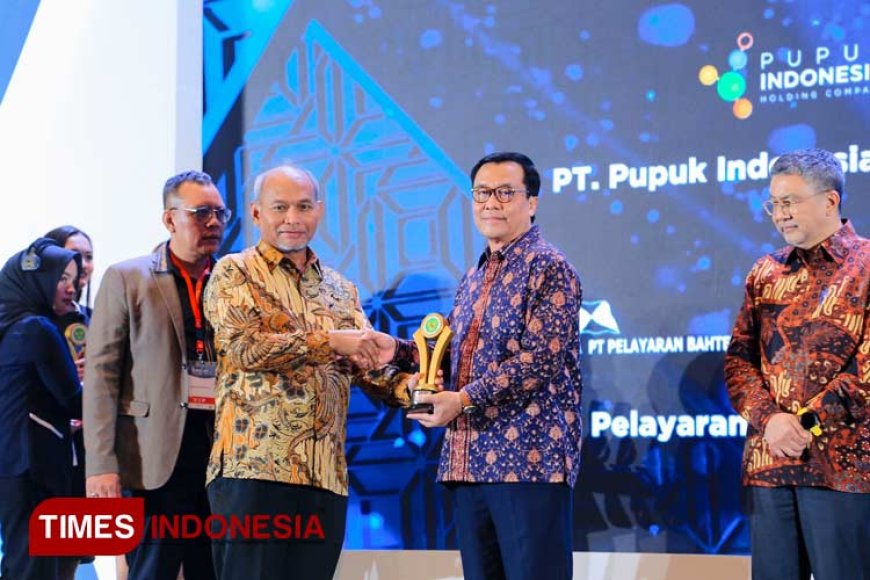 Pupuk Indonesia Dianugerahi Penghargaan sebagai Pelopor Net Zero Emission 2060