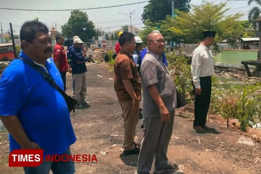 Sidak Proyek Gladak Serang, Komisi C DPRD Kota Probolinggo Temukan Rumah Ambrol