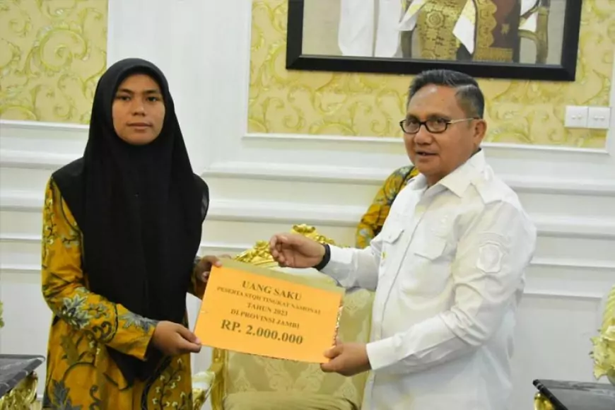 Wali Kota Gorontalo Berikan Uang Saku ke Peserta STQH