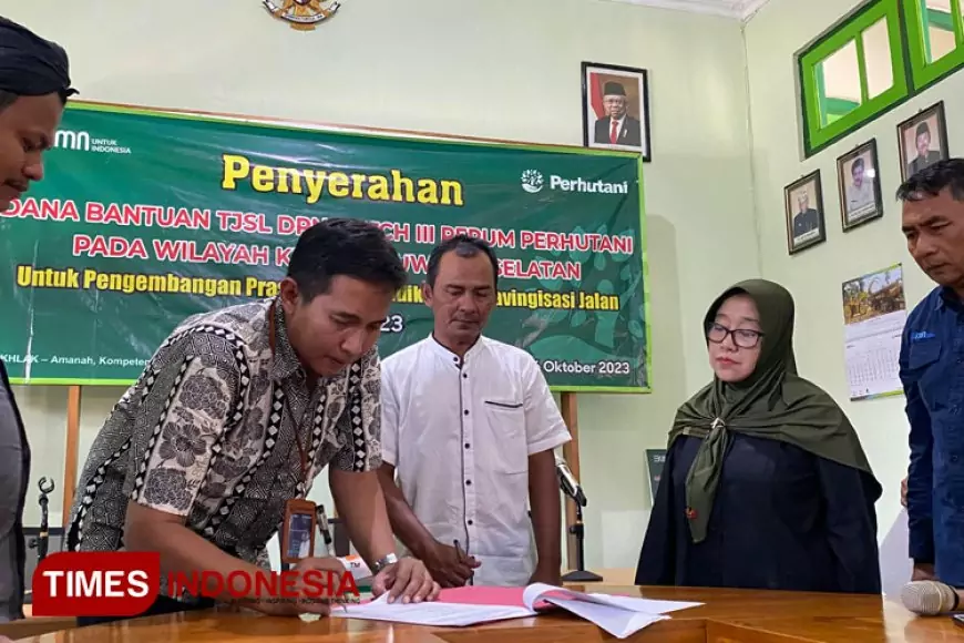 Dua Kelompok Warga Pemangku Hutan Dapat Bantuan TJSL Perhutani Banyuwangi Selatan