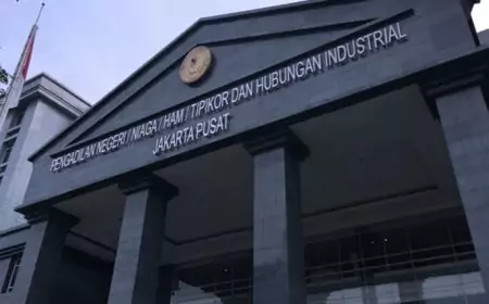 Dituntut 15 Tahun Penjara, Galumbang Menak Tak Ikut Nikmati Hasil Korupsi BTS Kominfo