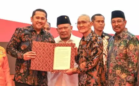 Ketua Fraksi Kelompok DPD di MPR M Syukur Terima Mandat dari Try Sutrisno