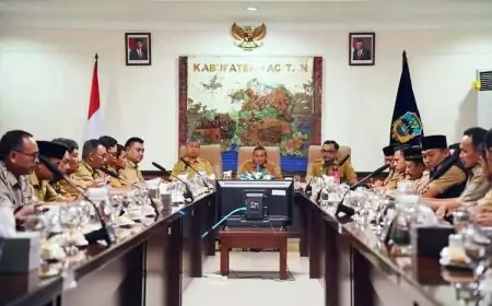 Bupati Pacitan Ajak Kades 'Nyawiji' untuk Kesejahteraan Masyarakat