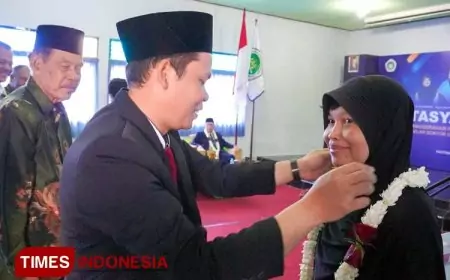 Tasyakuran Gelar Profesor Kehormatan dan Doktor untuk Dosen STKIP PGRI Pacitan