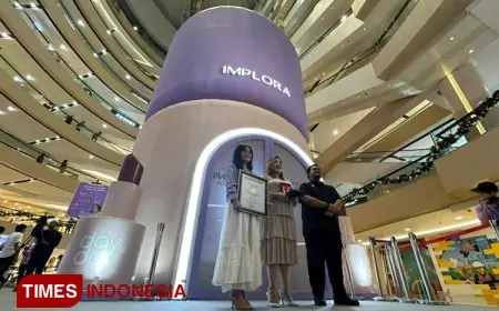 Implora Tembus Rekor MURI Replika Lipstik Terbesar
