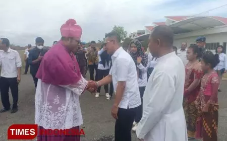 Kunjungi Morotai,  Uskup Amboina Disambut Pj Bupati M Umar Ali