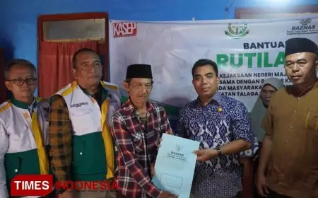 Dua Keluarga Prasejahtera Terima Bantuan Rutilahu dari Kejari Majalengka