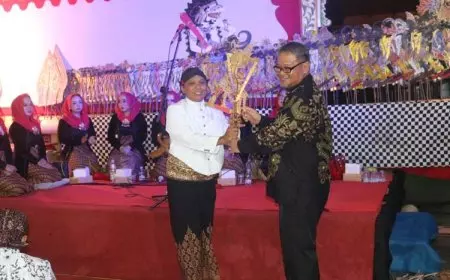 HUT PGRI Banjarnegara, Guru Jadi Dalang, Penabuh Gamelan Hingga Sinden