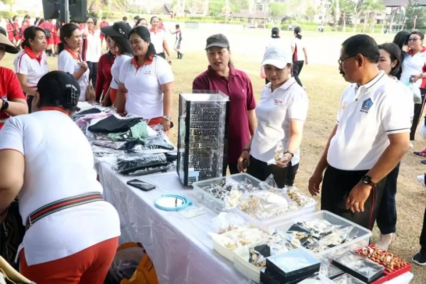 Jalan Sehat Semarak HUT Ke&#45;14 Ibukota Mangupura, Kabupaten Badung Libatkan UMKM