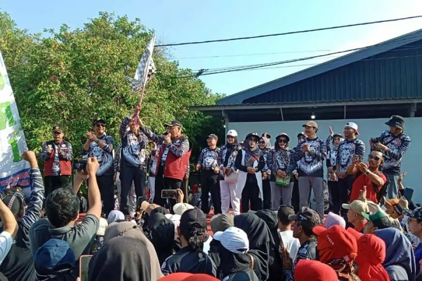 Gerak Jalan HUT PGRI ke &#45;78 Diikuti Ribuan Guru di Kabupaten Malang