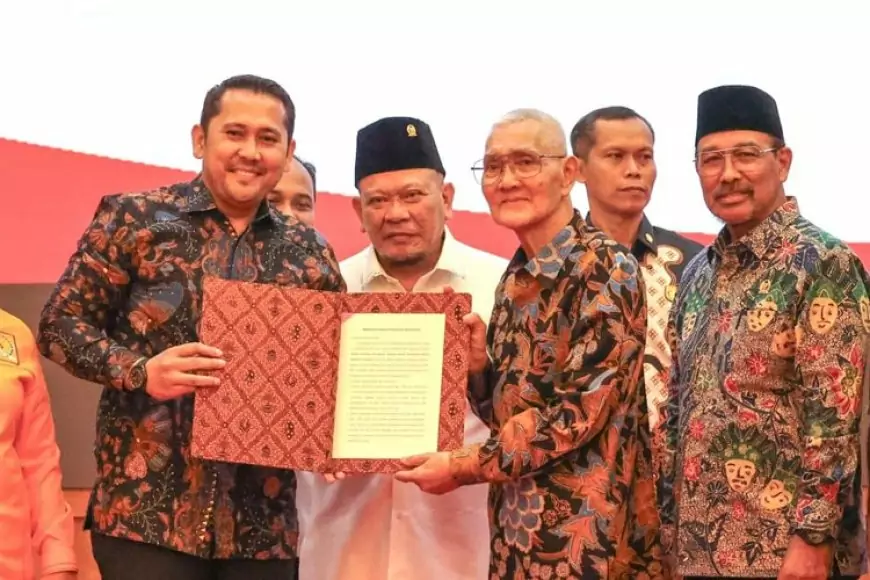 Ketua Fraksi Kelompok DPD di MPR M Syukur Terima Mandat dari Try Sutrisno