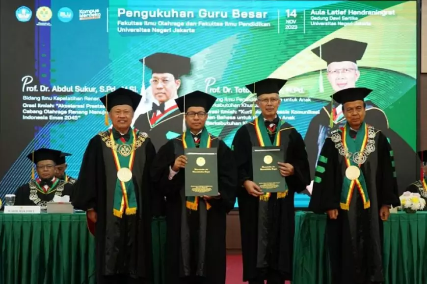 Prof. Abdul Sukur dan Prof. Totok Bintoro Dikukuhkan Sebagai Guru Besar UNJ
