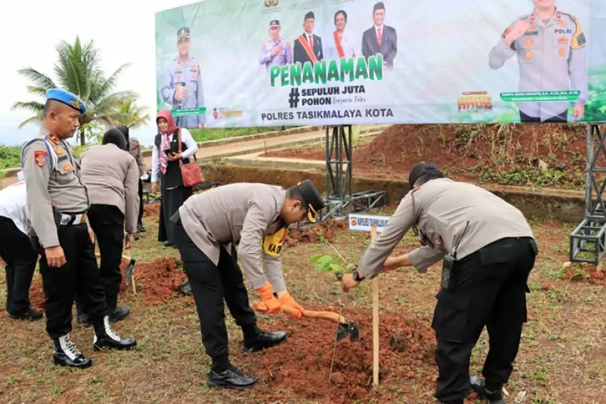 Polri dan Kemnko PMK Lakukan Penanaman 10 Juta Pohon Secara Serentak se&#45;Indonesia