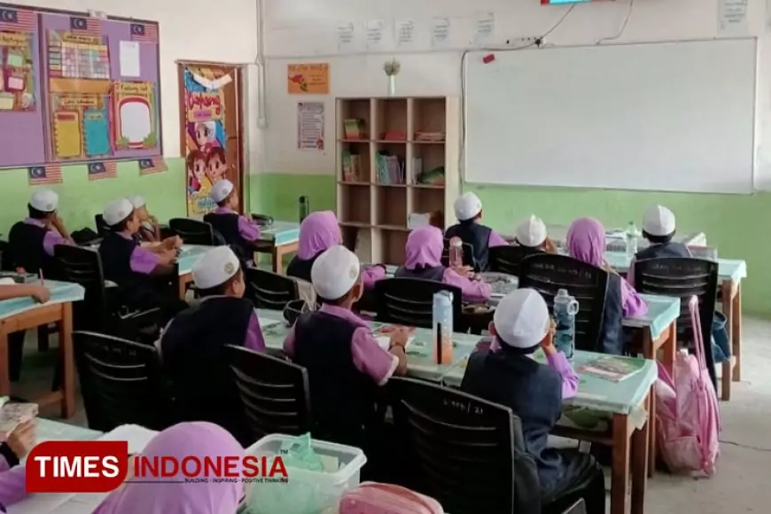 Mahasiswi Unisma Malang pada Program Class Motivation di Pendidikan Sekolah Rendah (SERI) Dar Al Ma’arif, Sungai Petani – Kedah