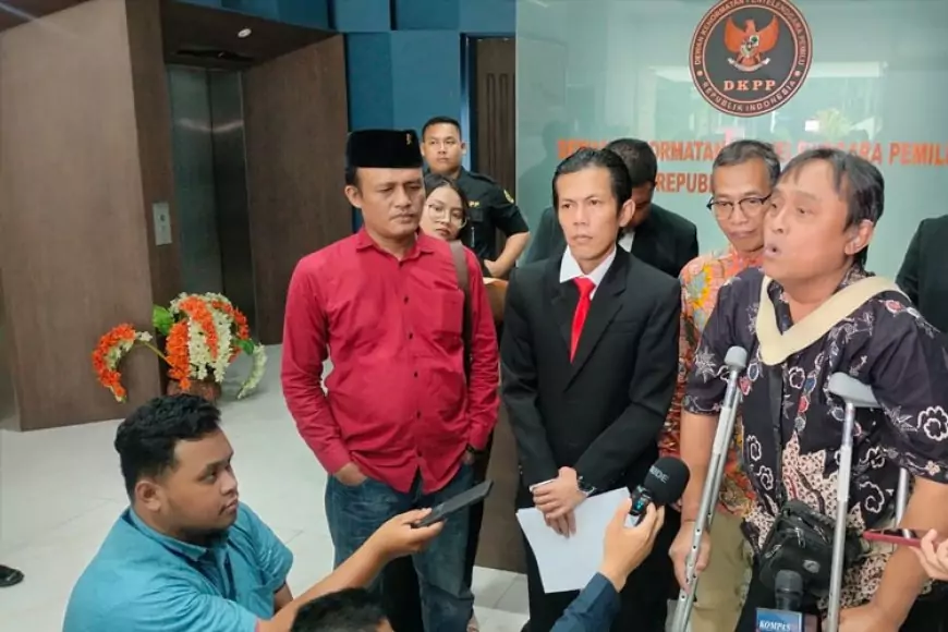 DKPP Diminta Berhentikan Permanen Semua Komisioner KPU