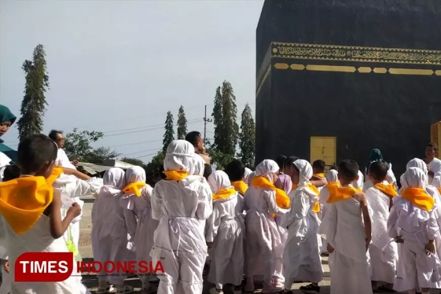 Ratusan Anak TK di Probolinggo Mengikuti Manasik Haji