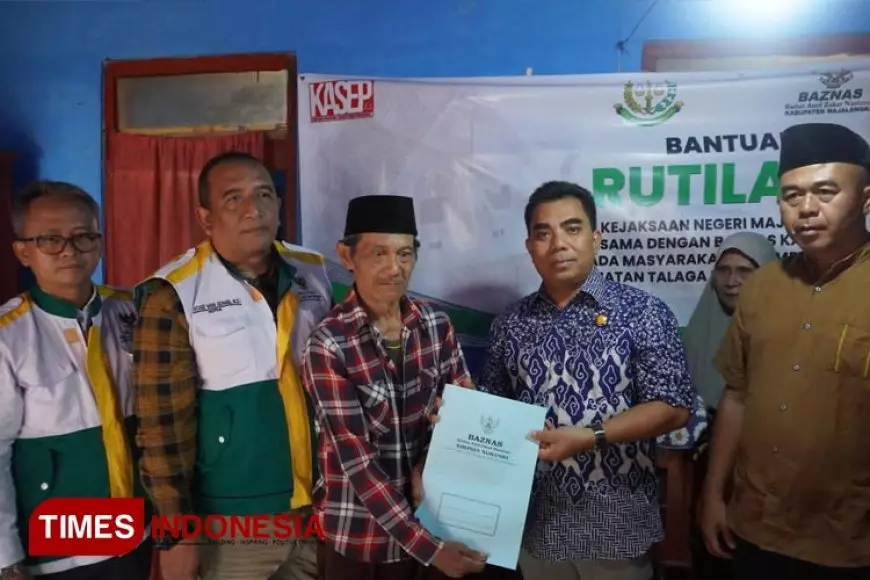 Dua Keluarga Prasejahtera Terima Bantuan Rutilahu dari Kejari Majalengka