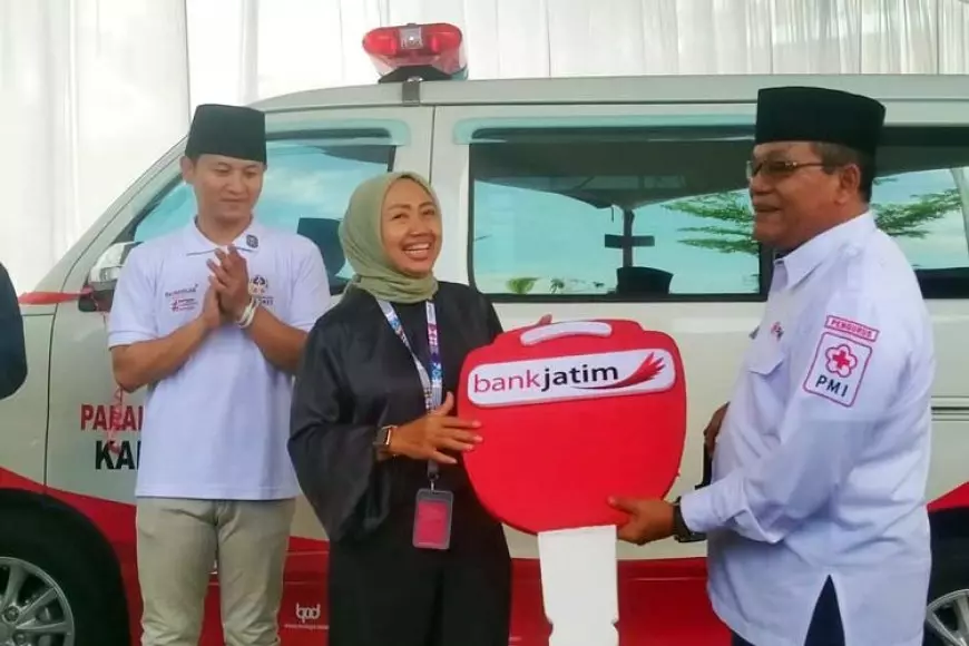 Bank Jatim Serahkan CSR Mobil Ambulans dan Launching KKPD Bersama Pemkab Trenggalek