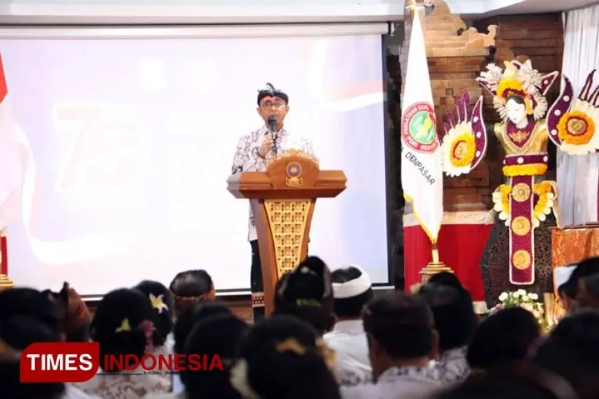 Wali Kota Denpasar Beri Penghargaan Ini untuk Guru di HUT PGRI