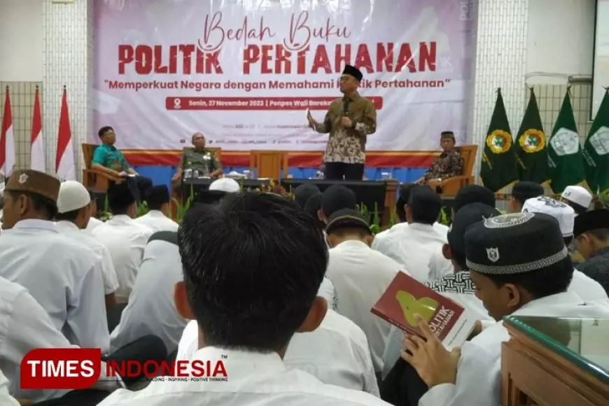 Bedah Buku, Santri di Kediri Perkuat Pemahaman Konsep Pertahanan Negara 