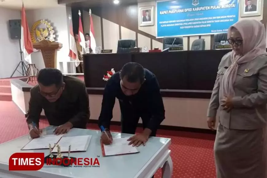 Plt Sekda Paparkan Pembangunan Pemkab Morotai dalam Rapat Paripurna DPRD