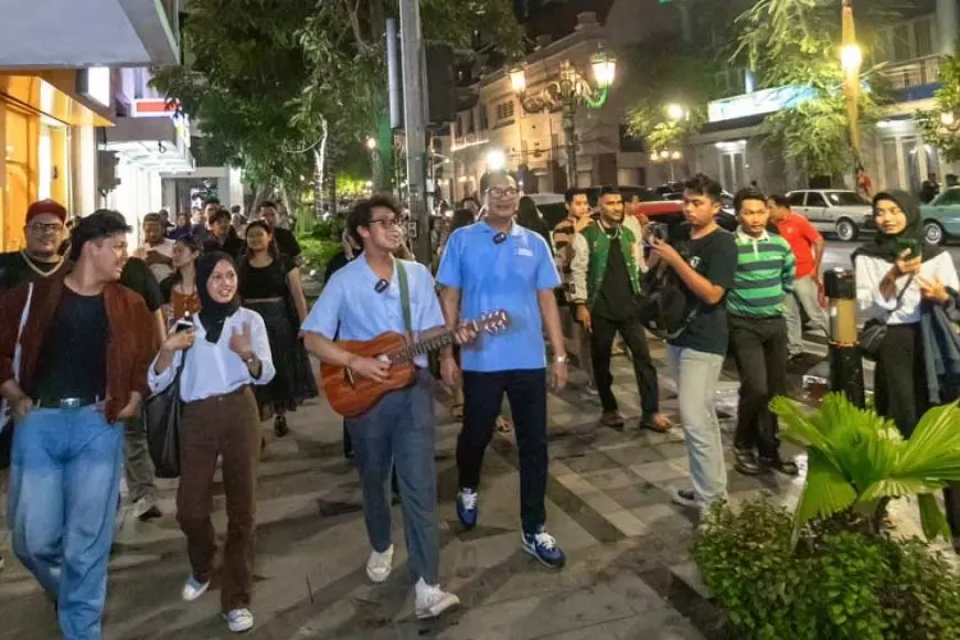 Hari Pertama Kampanye, Yooky Tjahrial Ngamen Bareng Ardhito Pramono di Surabaya