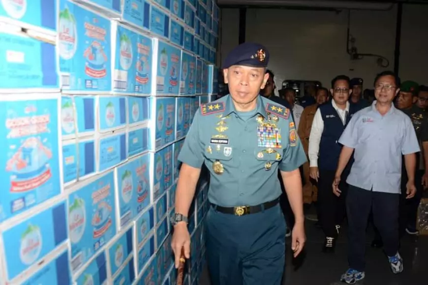 TNI AL Berangkatkan Bantuan Kemanusiaan Berupa Makanan dan Minuman untuk Palestina di Jalur Gaza