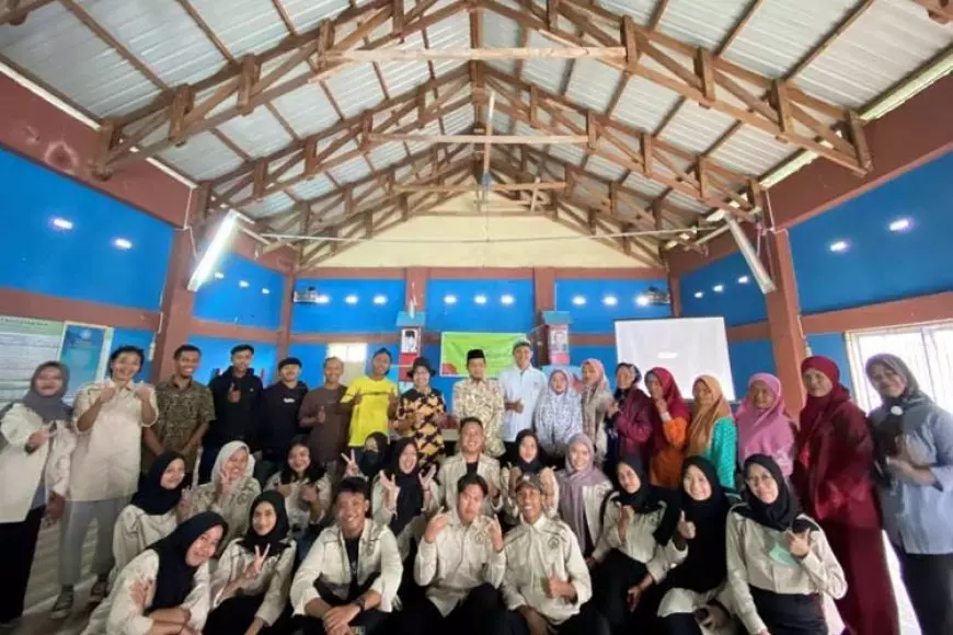 Mahasiswa PMM UNIPMA Gelar Pelatihan Ecoenzim Alternatif Pengolahan Sampah Domestik di Bumi Rafflesia