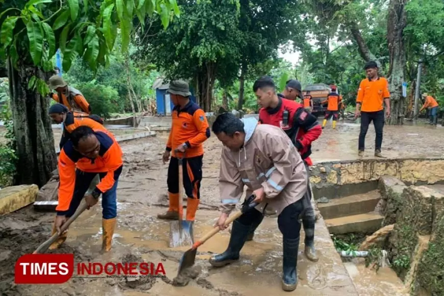 Diterjang Banjir Tiga Kali Sepekan, Desa Wonosoco Kudus Jadi Lautan Lumpur