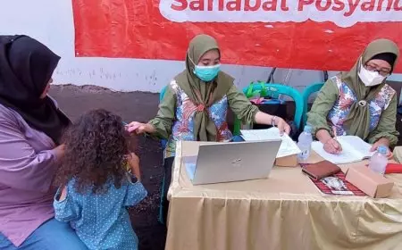 Edukasi Pencegahan Cacingan, Alfamart dan Puskesmas Tenggilis Ajak Balita Ikuti Posyandu
