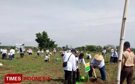 Embrio Tahura Lereng Lawu, Alumni UNS Aksi Tanam Pohon di Magetan 