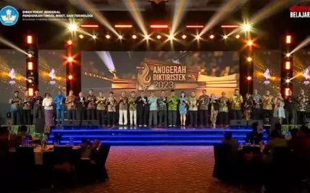 Terima Anugrah Diktiristek 2023, Unwaha Jombang Kukuhkan Sebagai Perguruan Tinggi Terbaik