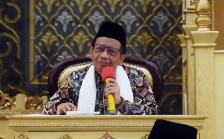 Mahfud MD Ajak Mahasiwa Kenali Politik Identitas