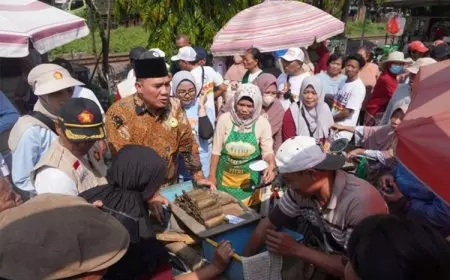 Bambang Haryo Sambangi Pasar Terhempit Rel Kereta dan Frontage Road Sidoarjo