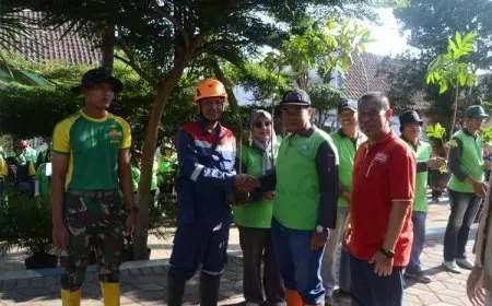 Alfamart dan Kaderling Kota Malang Tanam Ratusan Pohon dan Bersih-Bersih Kali Rolak