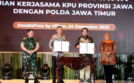 Gubernur Khofifah Saksikan Penandatanganan Perjanjian Kerja Sama KPU Jatim dan Polda Jatim 