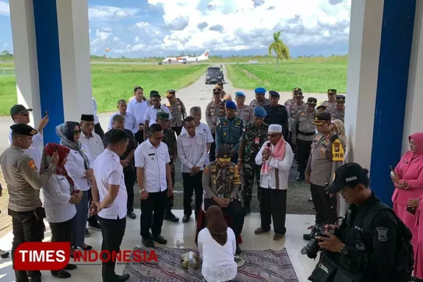 Kunjungan Kerja Wakapolda Malut Disambut Pj Bupati Morotai dengan Prosesi Adat