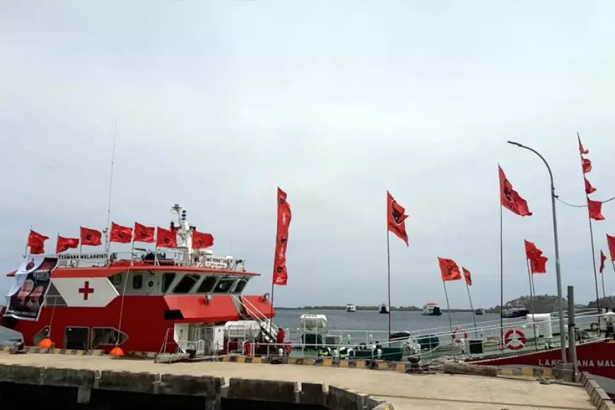 Kapal RS Laksamana Malahayati PDIP Layani Ratusan Warga di Kabupaten Sumbawa Barat