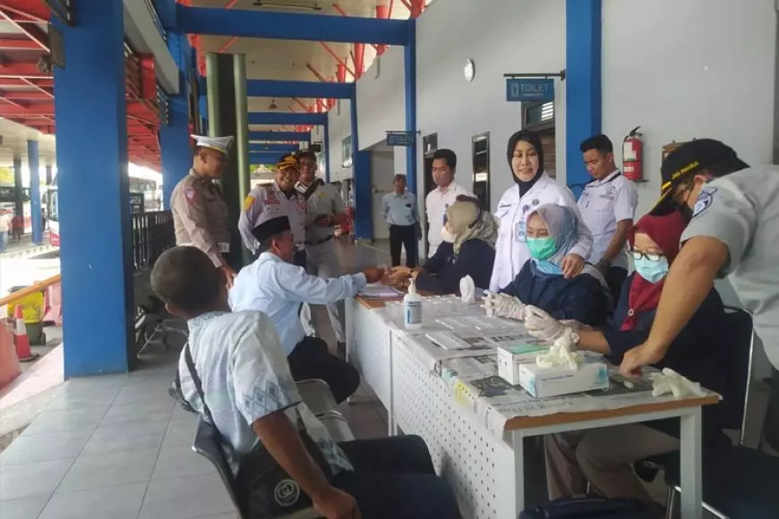 Operasi Bersama Jelang Nataru, Puluhan Sopir Bus di Tulungagung Dites Urine