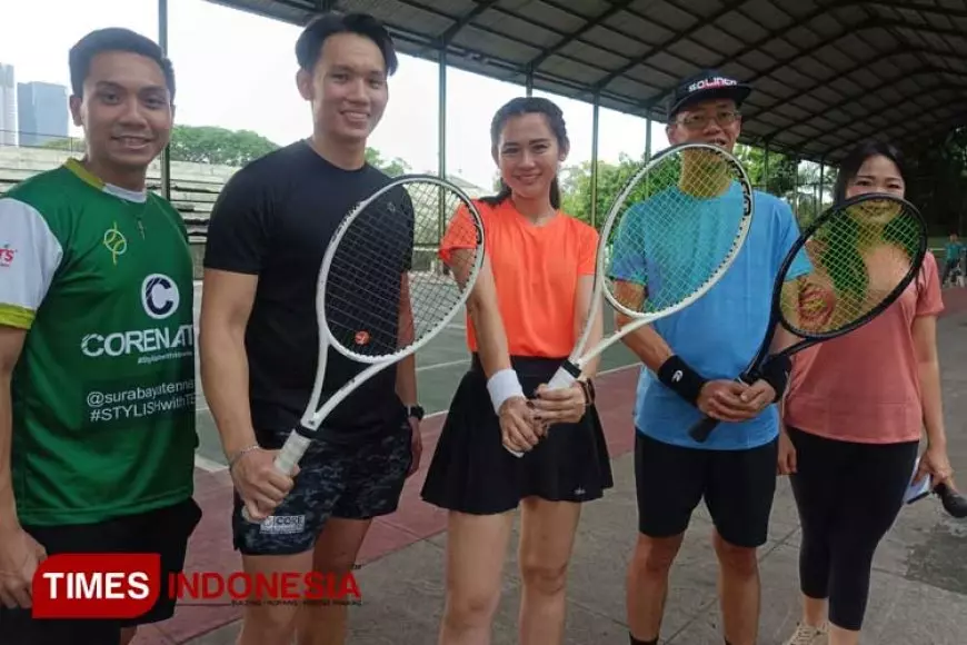 Surabaya Tennis School Uji Coba Raket Atlet Profesional