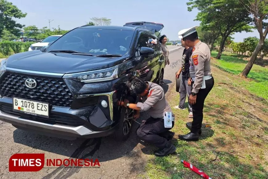 Ketika Pemudik Alami Pecah Ban di Tol Cipali, Polisi Majalengka Sigap Membantu