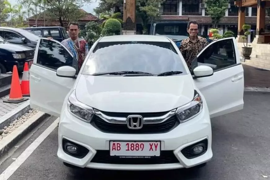 Sah, BPKPAD Pemkab Bantul Serahkan Hadiah Honda Brio kepada Wajib Pajak Pawiro Senjoyo