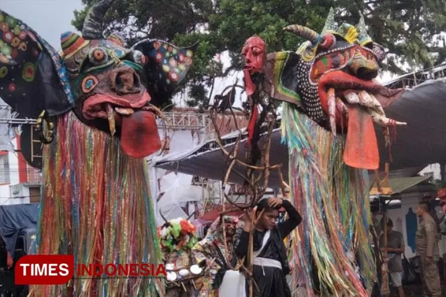 Golek Karnaval dalam Festival Syukur Waktu ke&#45;8 Memukau Ribuan Warga Kota Tasikmalaya
