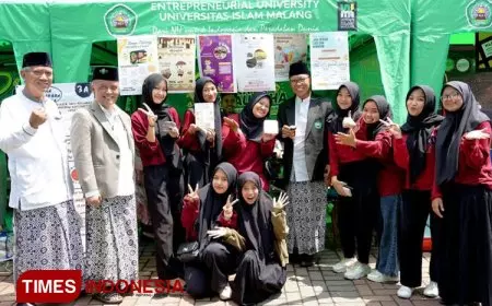 Mahasiswa Program Studi Pendidikan Matematika Ramaikan Pameran Kewirausahaan Unisma Malang