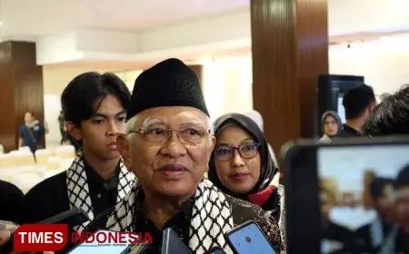 Gus Mus Bawakan Puisi Nizar Qabbani di Acara Untaian Doa dan Puisi untuk Palestina
