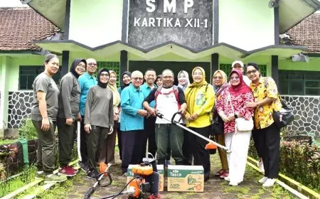 Ketua Persit KCK Akmil Magelang Sumbangkan Mesin Pemotong Rumput untuk Sekolah
