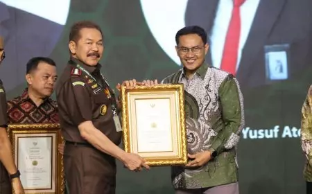 Ketua Persada UB Jadi Satu-Satunya Akademisi Peraih R Soeprapto Award 2024 Dari Kejagung RI