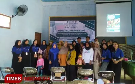 Mahasiswa KKN-T MBKM Kelompok 11 UNIPMA Bantu Pelatihan Digital Marketing UMKM Desa Karanggupito, Ngawi