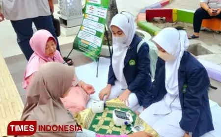 DIII Kebidanan UNISLA Gelar Pemeriksaan Kesehatan Gratis